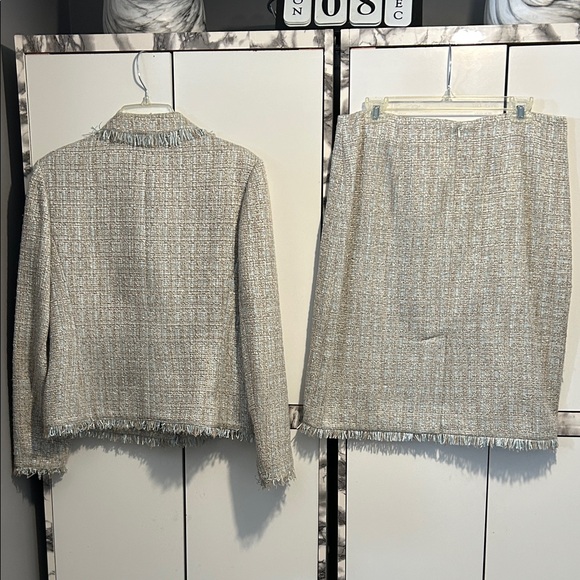 Chic Tweed Skirt Set with Fringe Accents - Picture 3 of 3